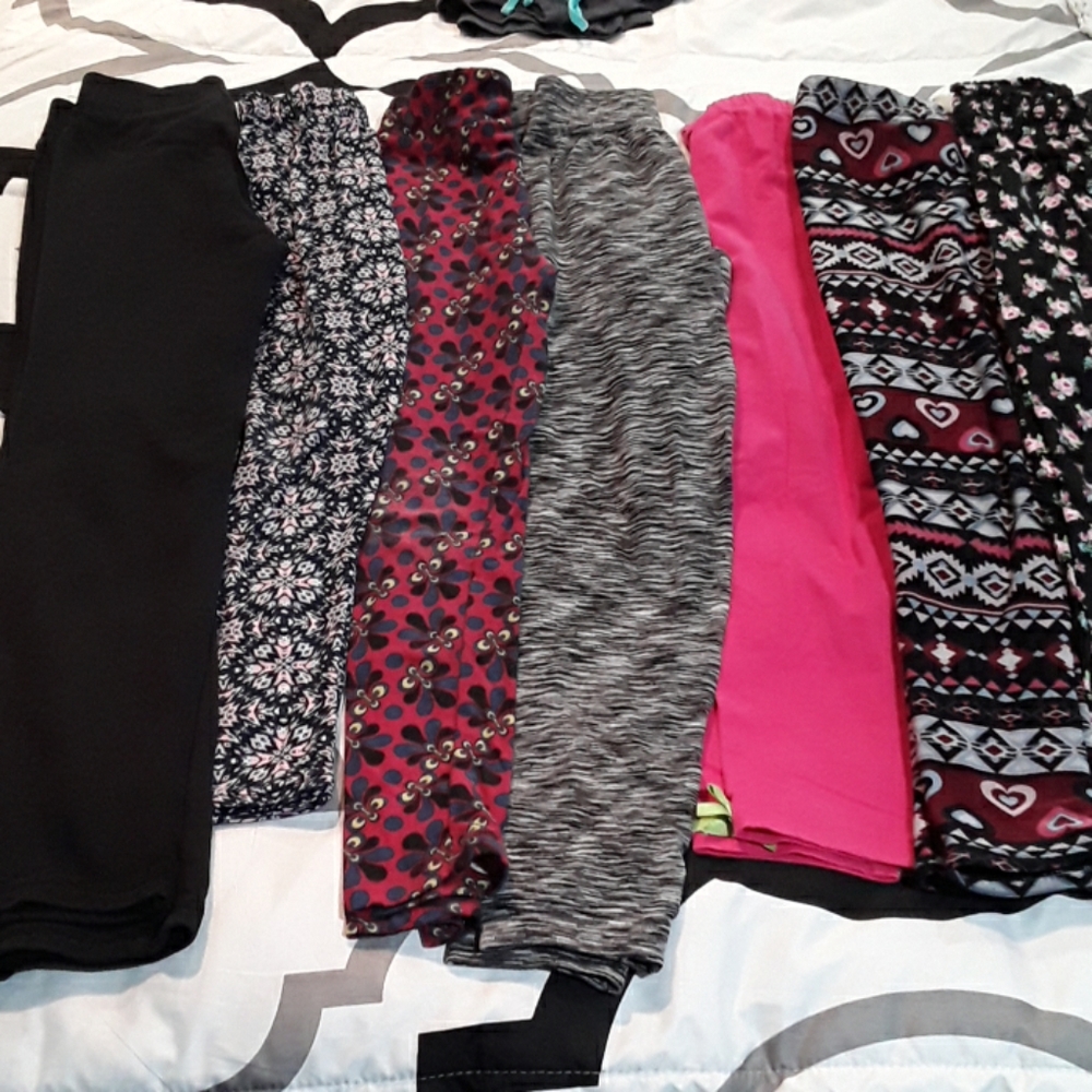 Bundle of little girls size 7 bottoms
